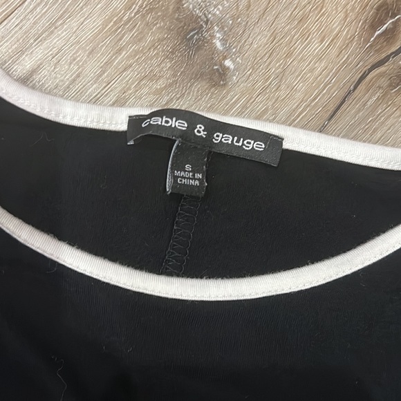 Great black and white top with peekaboo shoulders - Picture 2 of 5